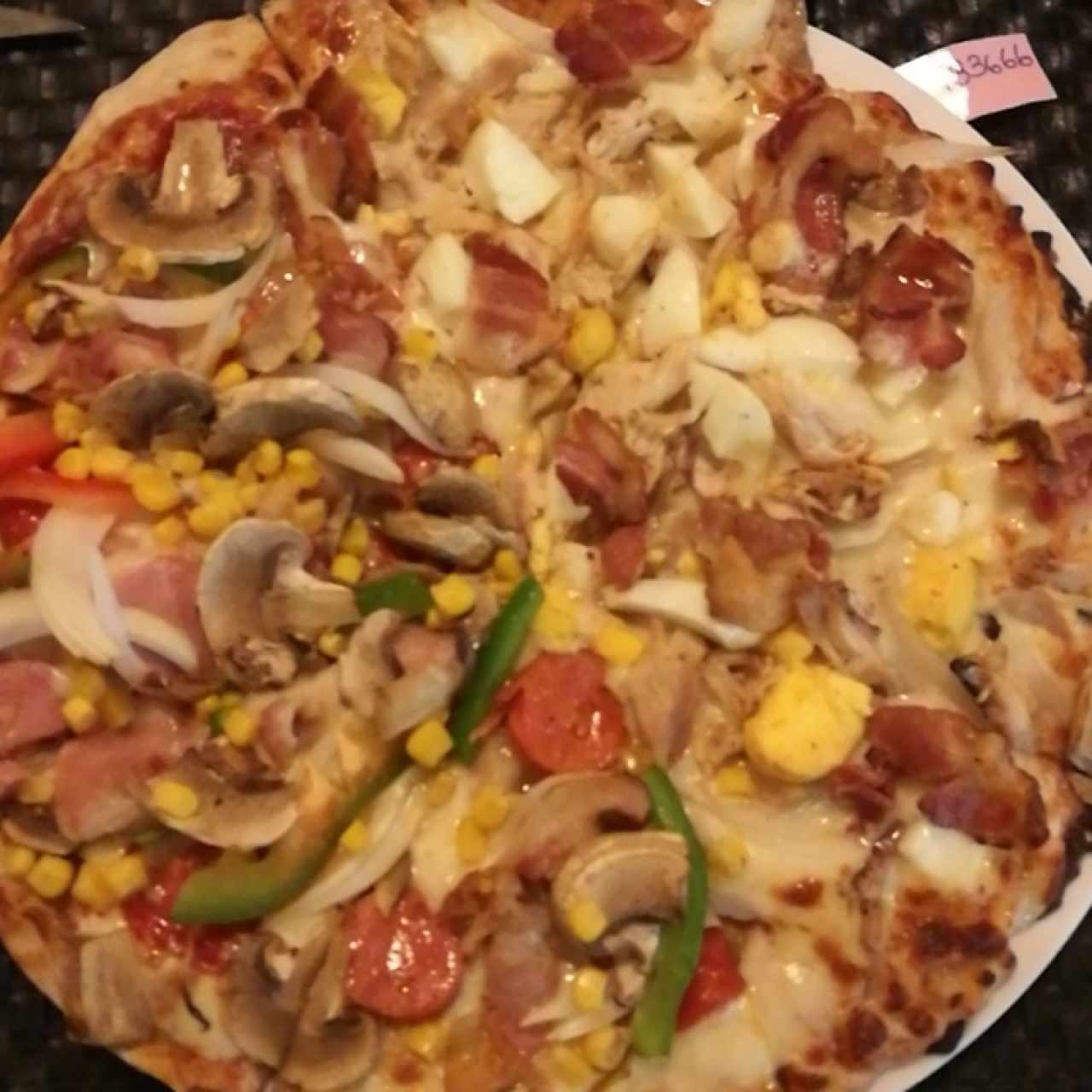pizza mitad mima y meat veggies