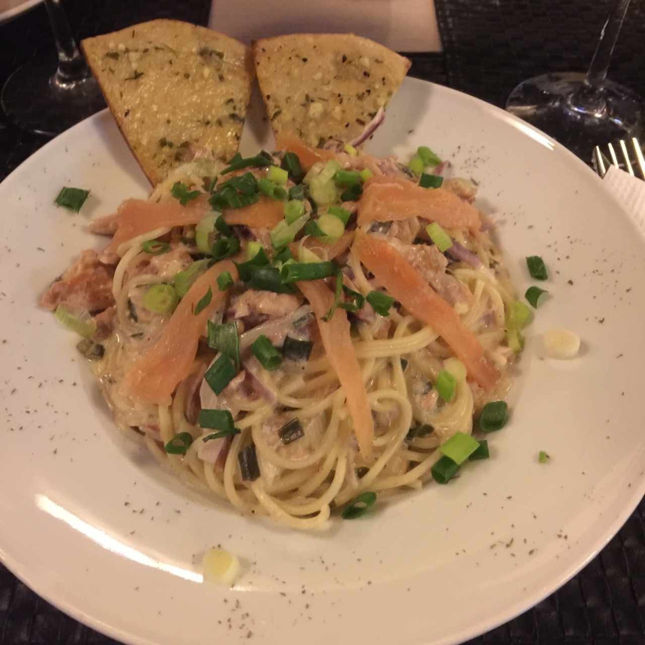 Spaguetti en salsa de salmón ahumado