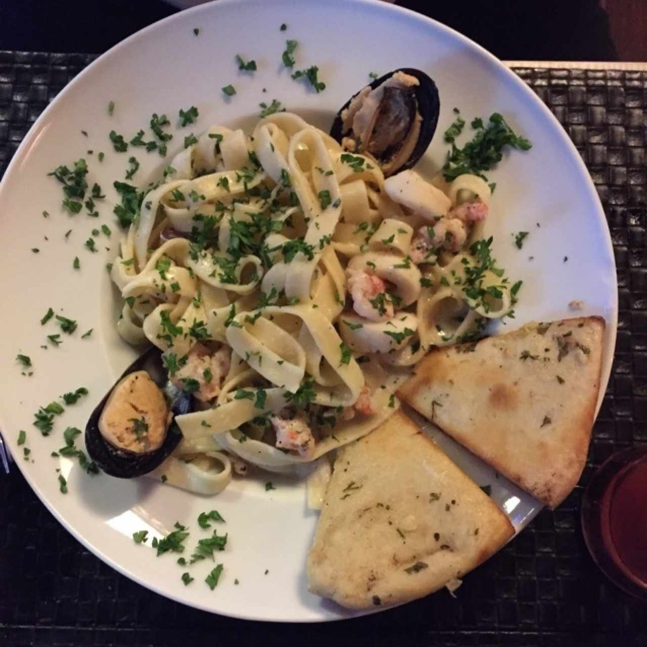 Fettucini Festin del Mar en salsa blanca