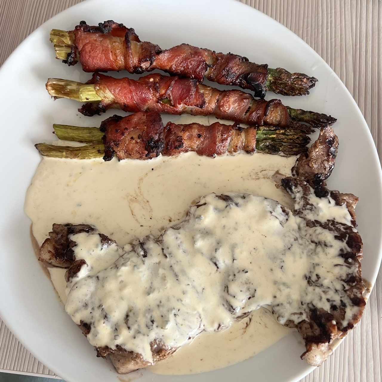 Steak en Salsa de Queso Azul