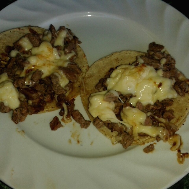 Taco bisteks con queso