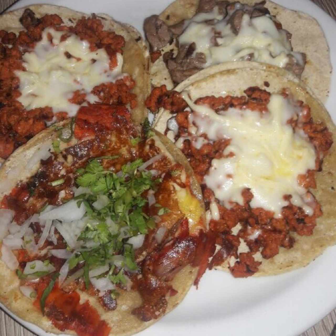 tacos variados Chorizo, Carne y Pastor 