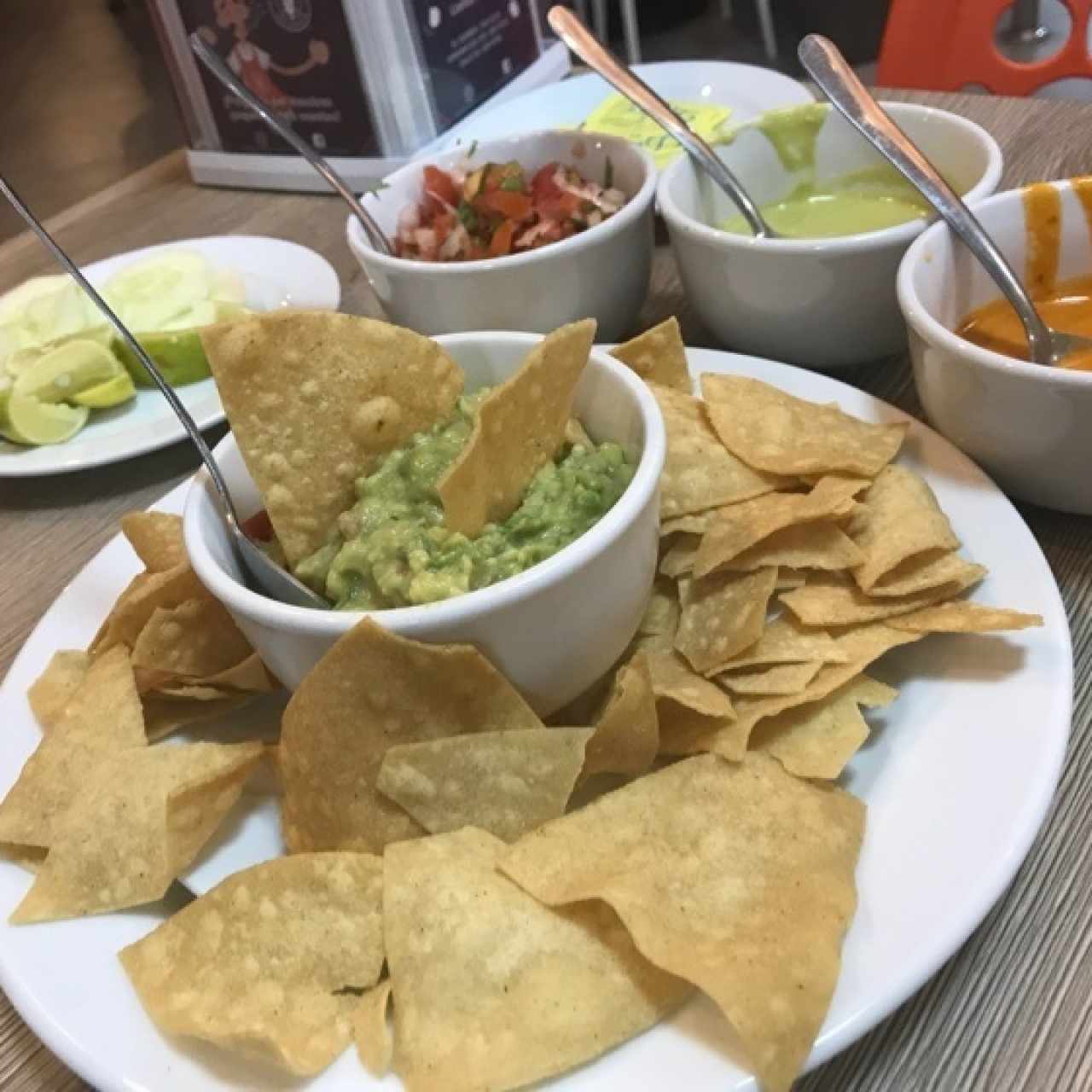 Guacamole con salsas