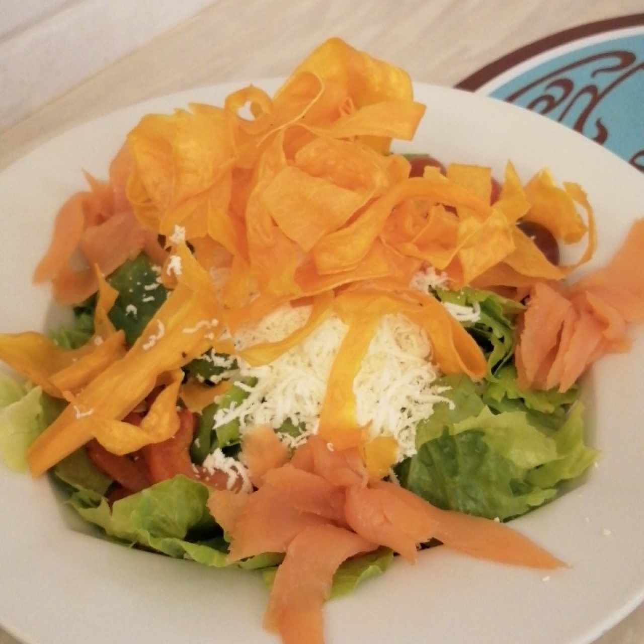 Ensalada de aguacate con Salmón