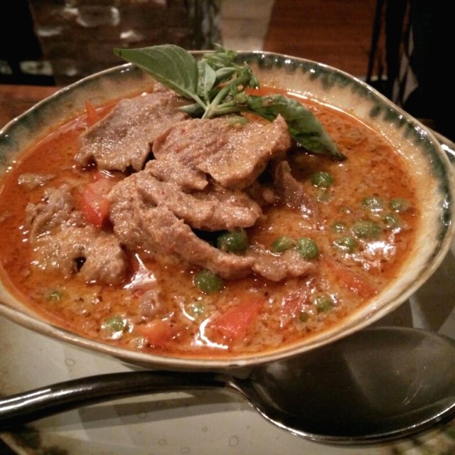 Solomillo en curry rojo