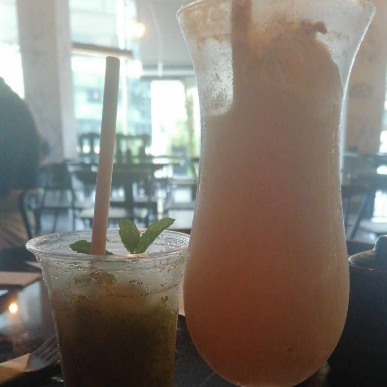 Limonada con hierbabuena y piña colada