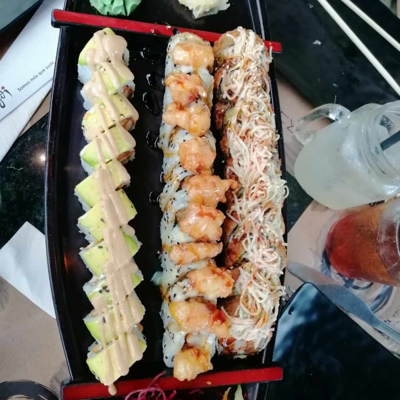 Sushi de camarón, de salmón y Cangrejo. 