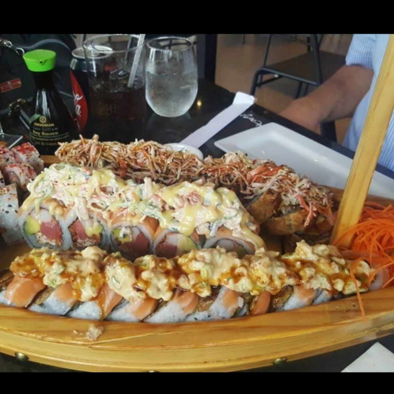 combinación de sushi rolls