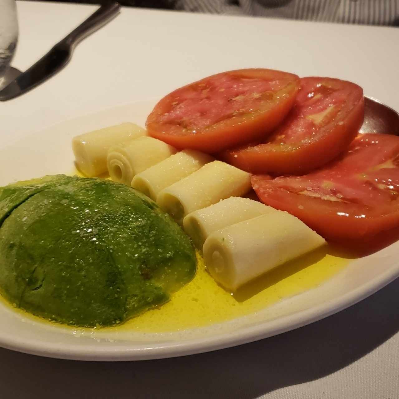 Ensalada de Aguacate, Palmito y Tomates