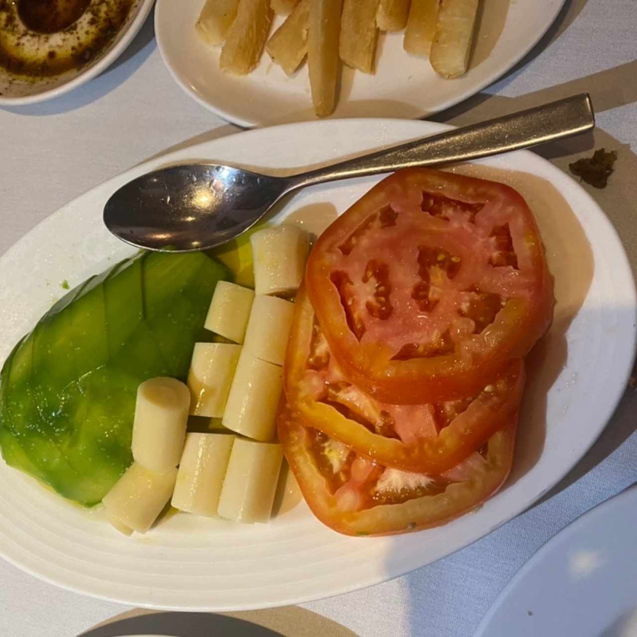 Ensalada de aguacate, palmito y tomate