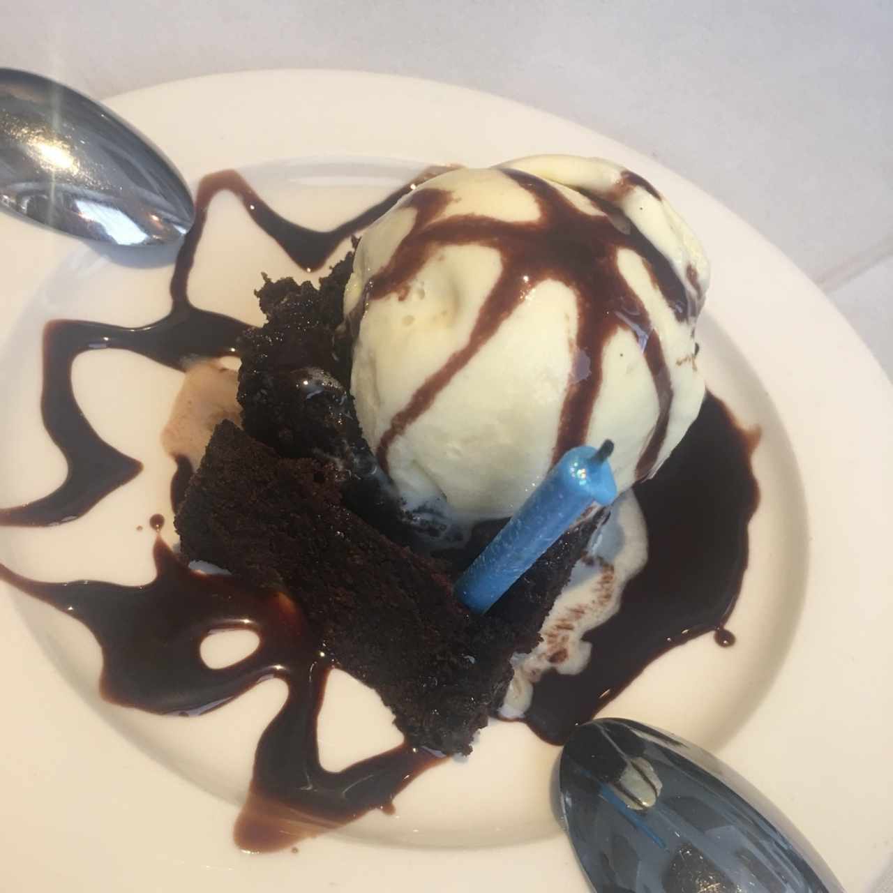 Brownie con helado