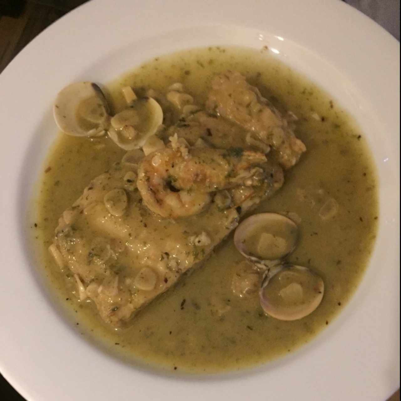 Riquisima La Curvina a la Vasca con Langostino 🍷