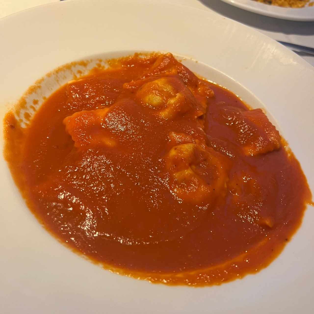 Raviolis Relleno de Carne al Pomodoro