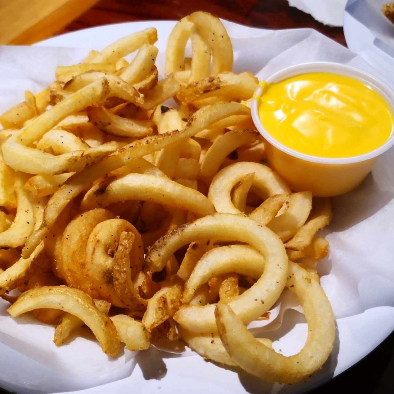 curly fries con queso