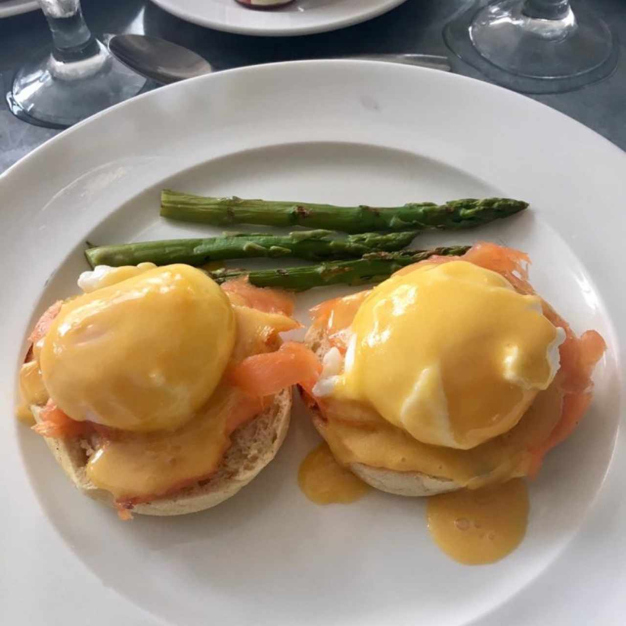 huevos benedictinos con salmón 