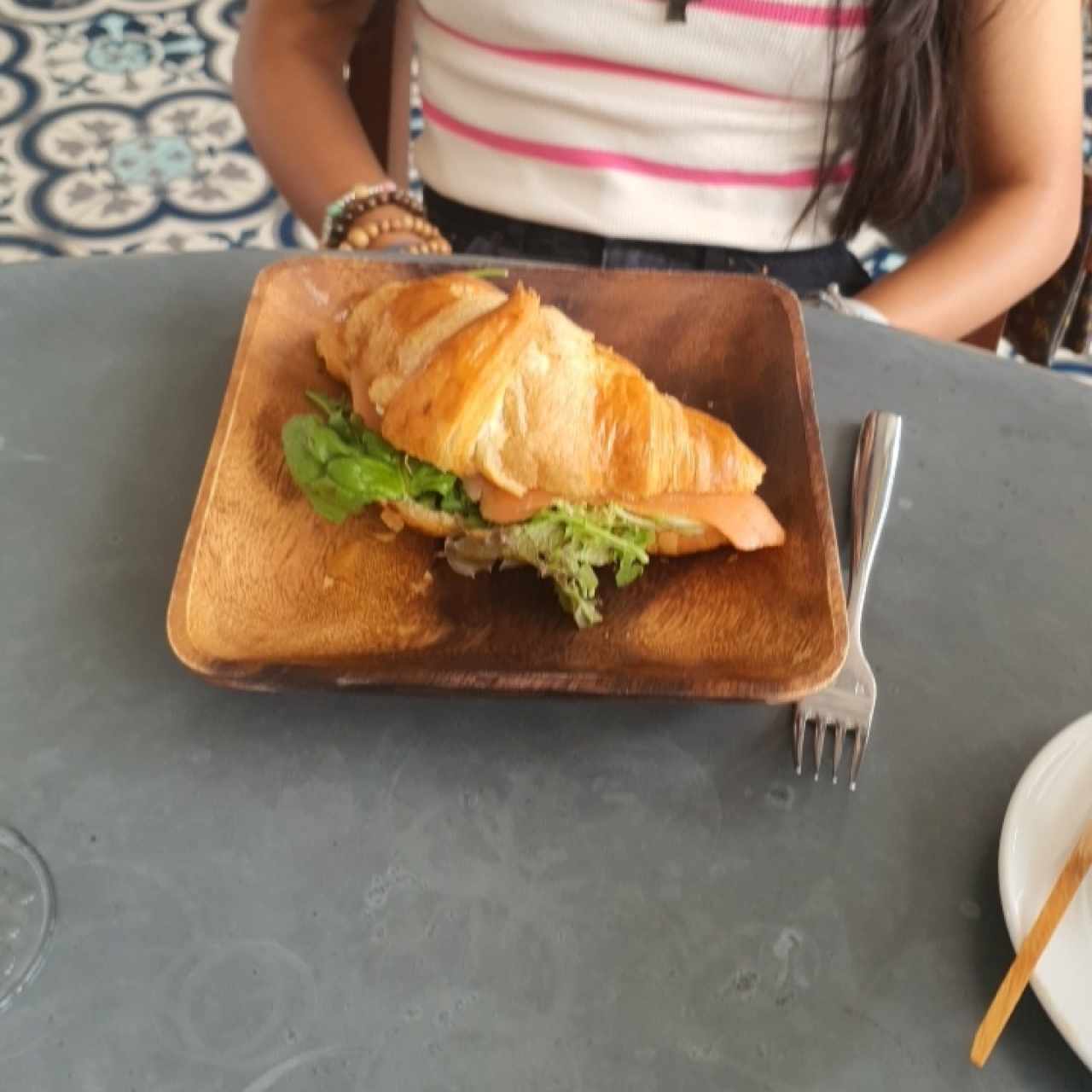salmón croissant