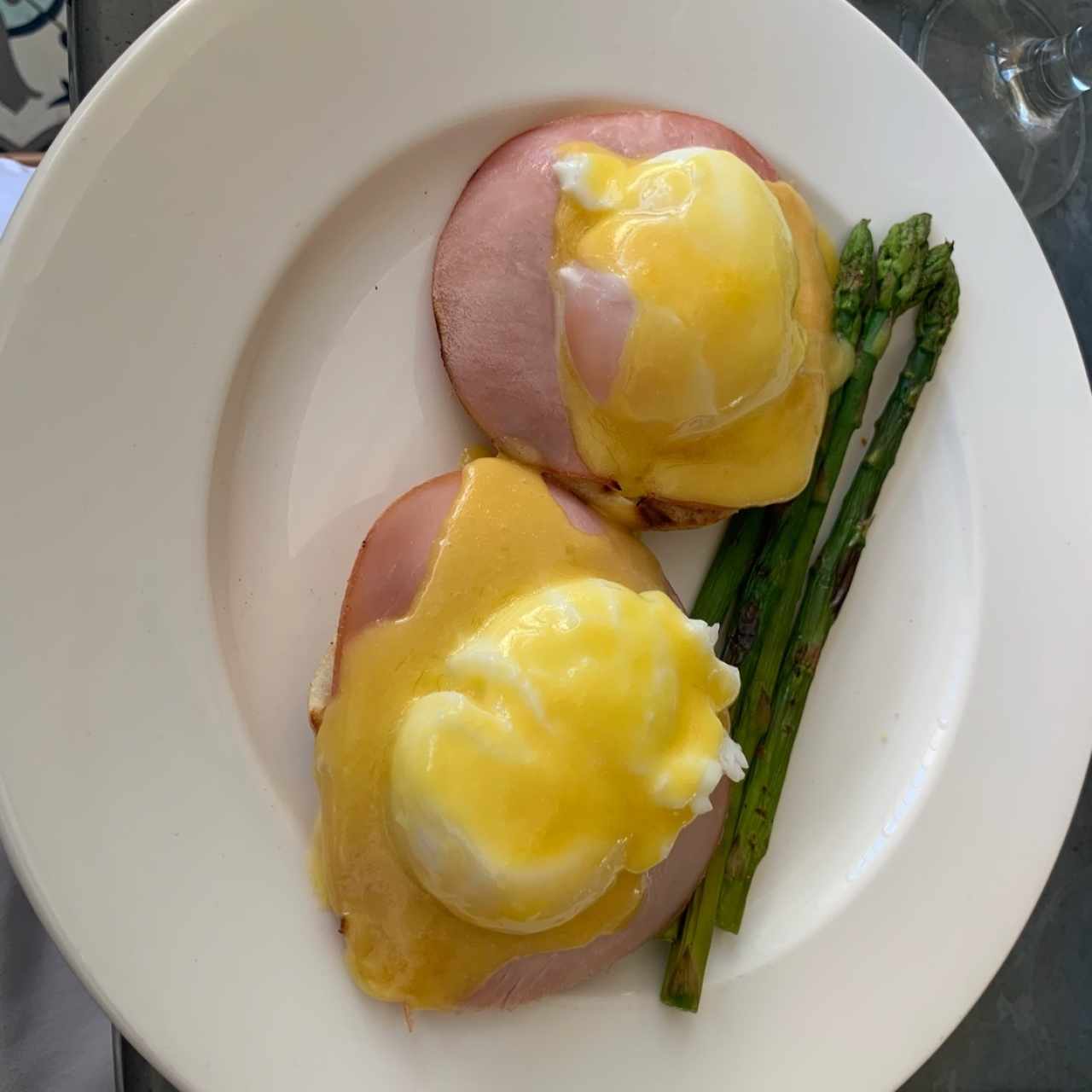 eggs benedict with ham