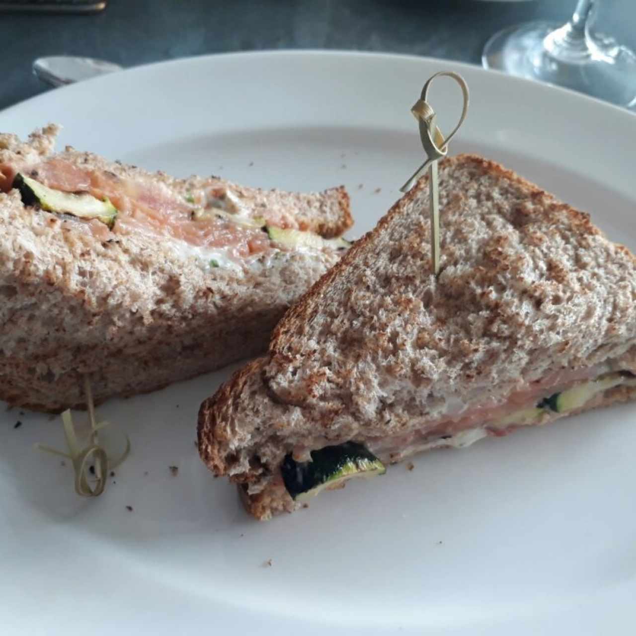 sandwich salmón ahumado