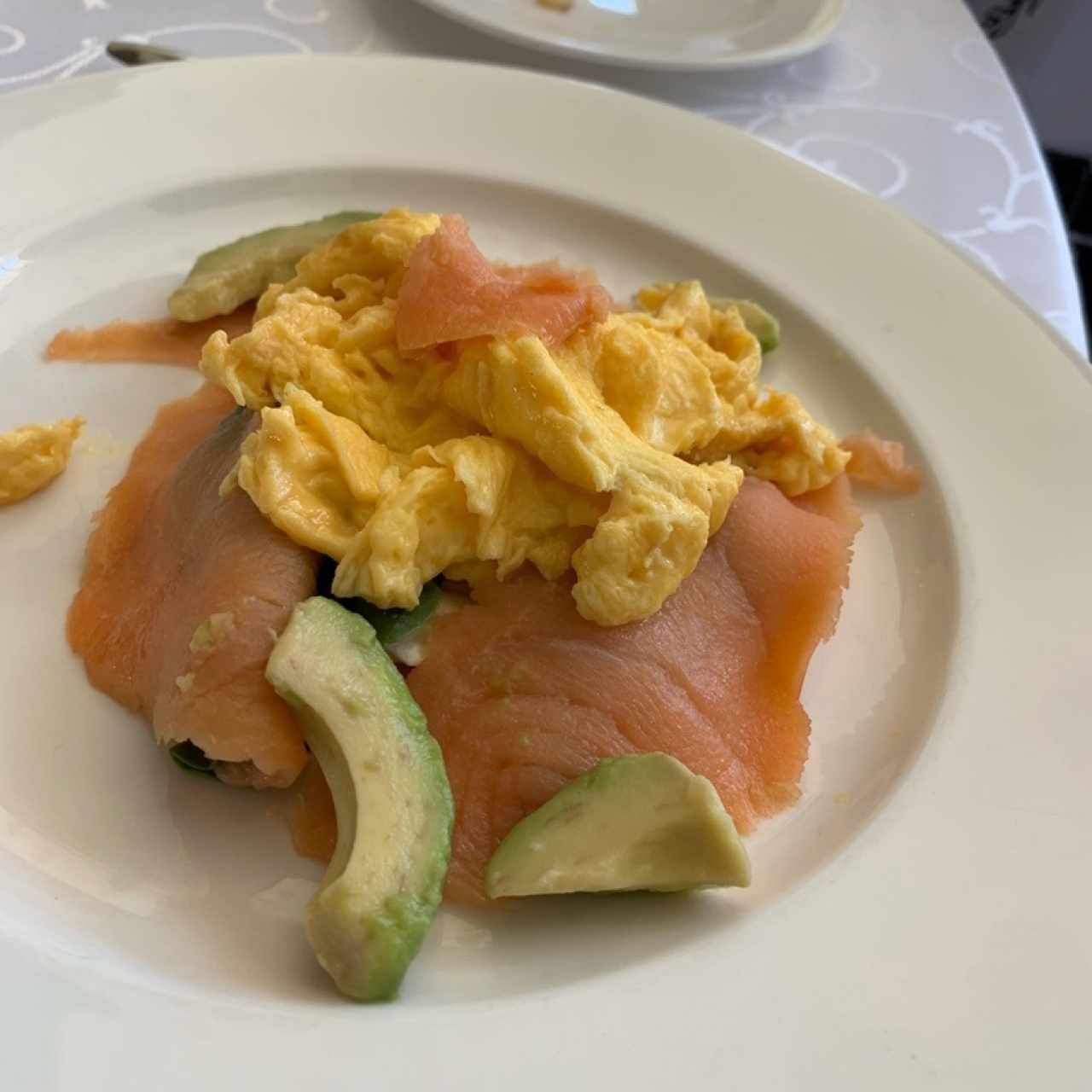 huevos revueltos con salmon (15usd)