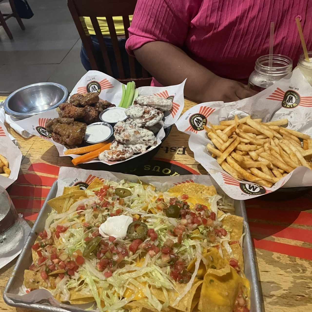 Alitas, Nachos Machos y papas fritas