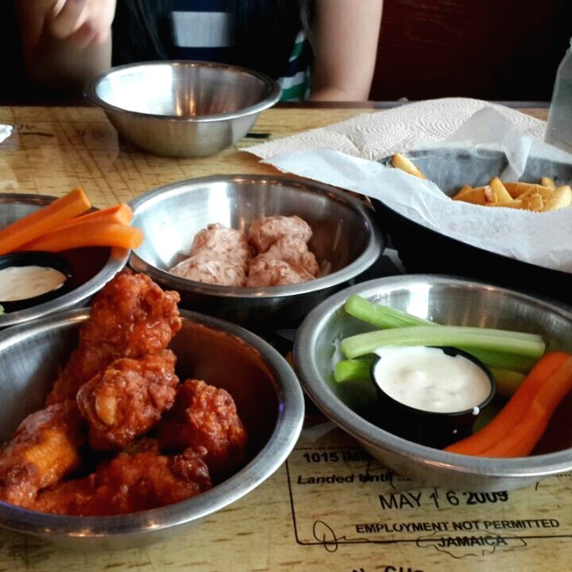 Boneless Creamy Buffalo y Chili Lime Wings