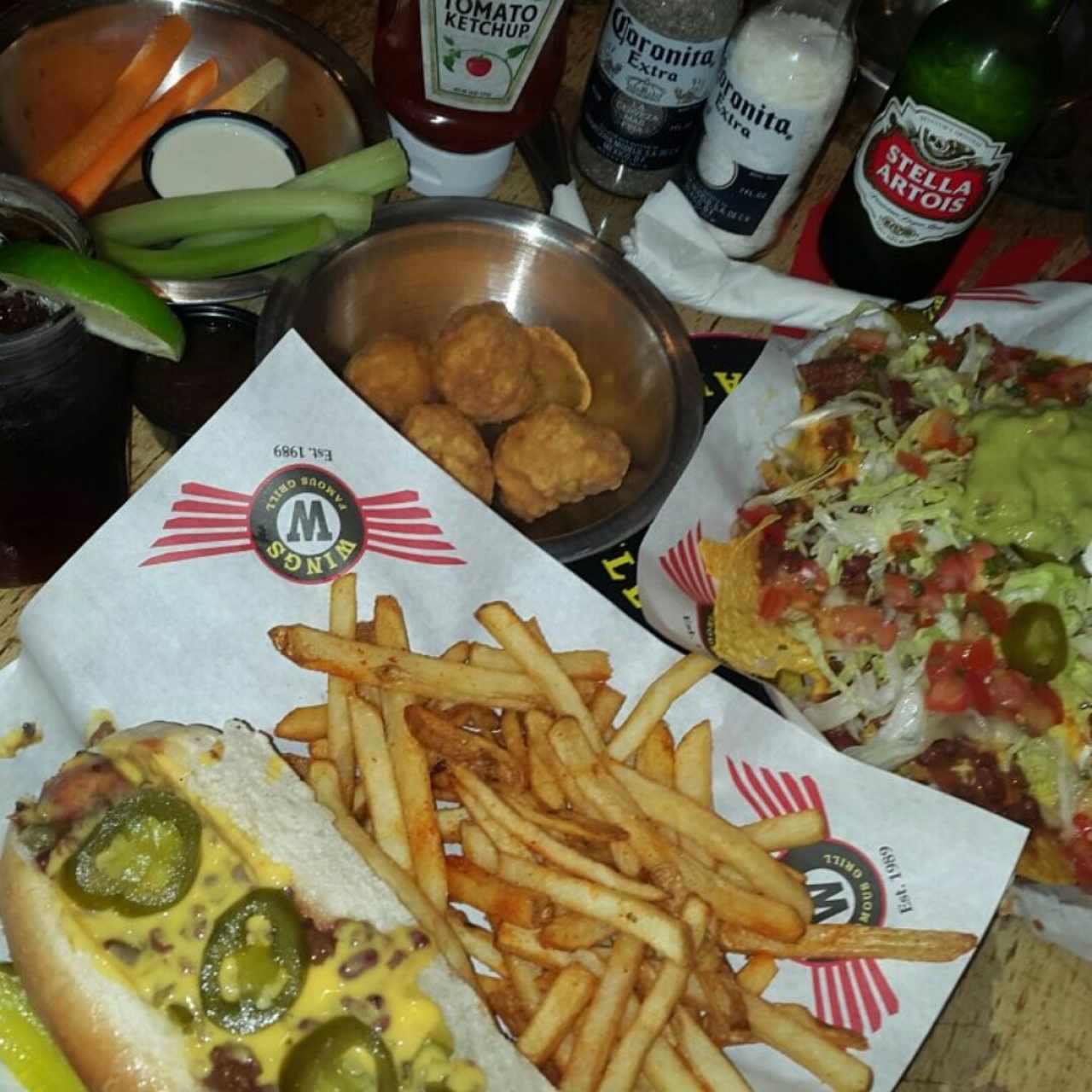 chilli dog, boneless y nachos