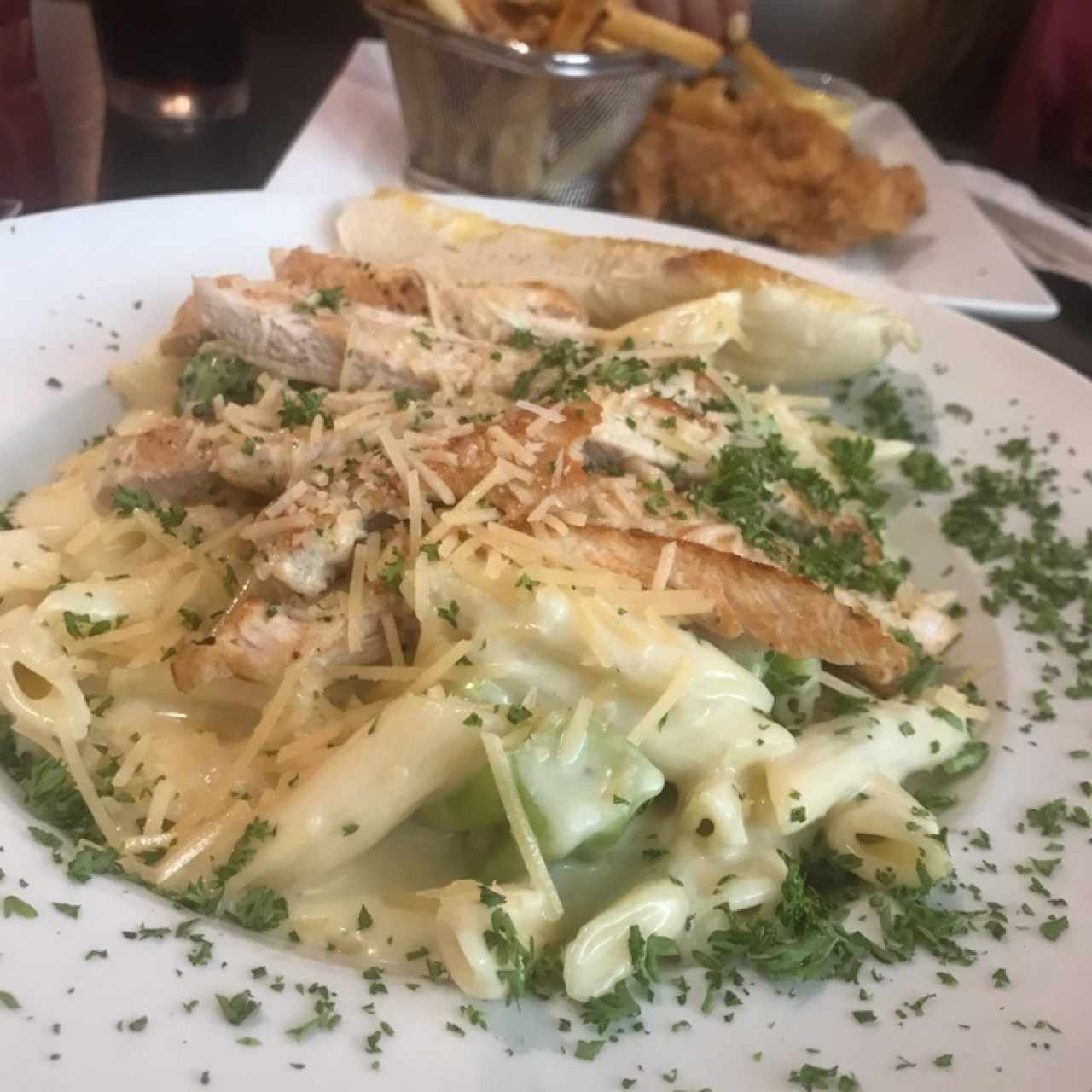 chicken pasta con brocoli