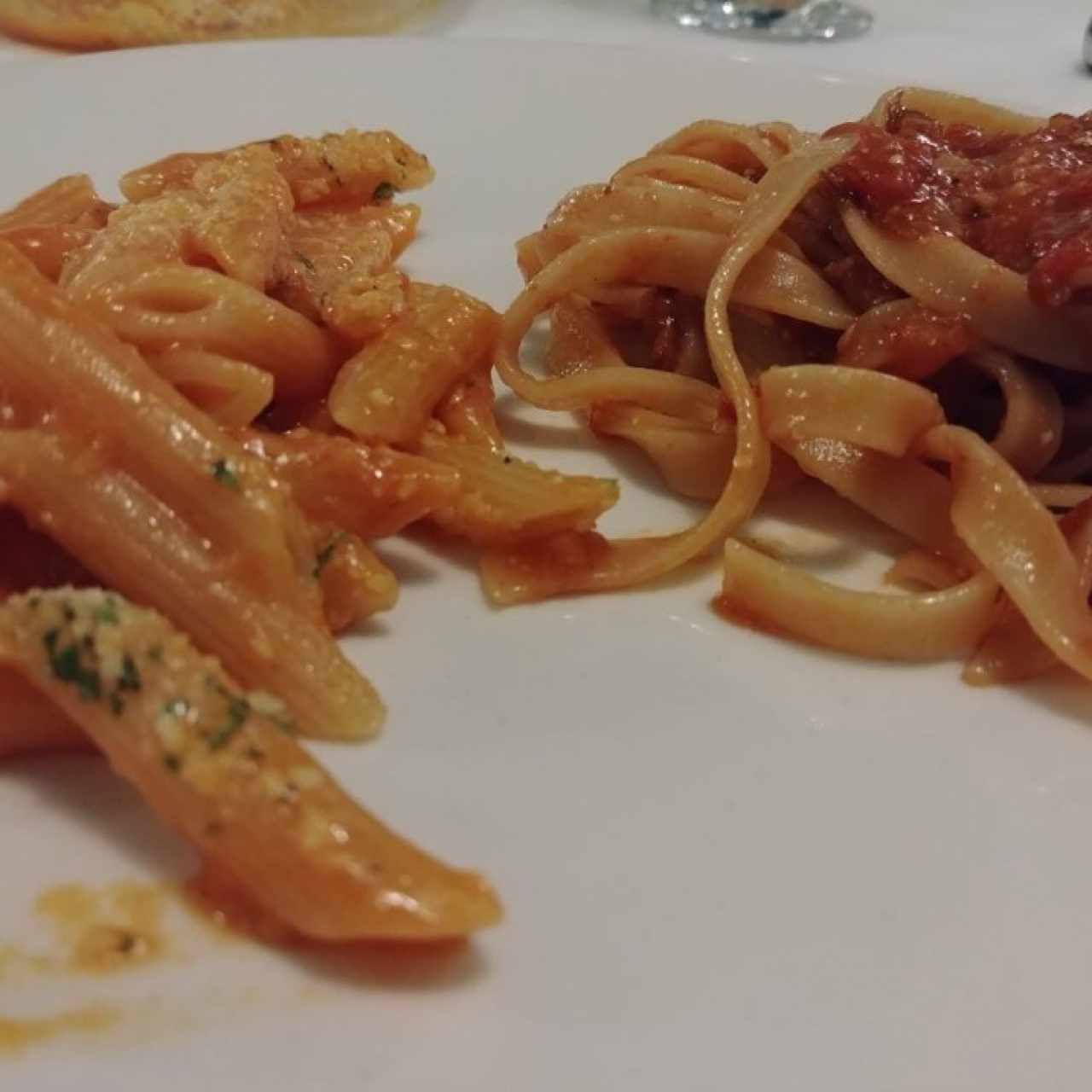 Penne a la vodka y fettuccine amatriciana