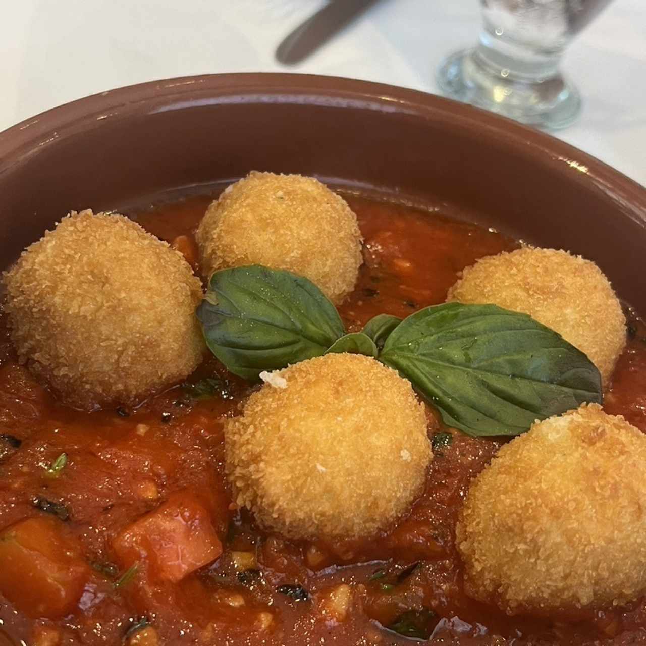 Boccocini Frito en Salsa de Tomate