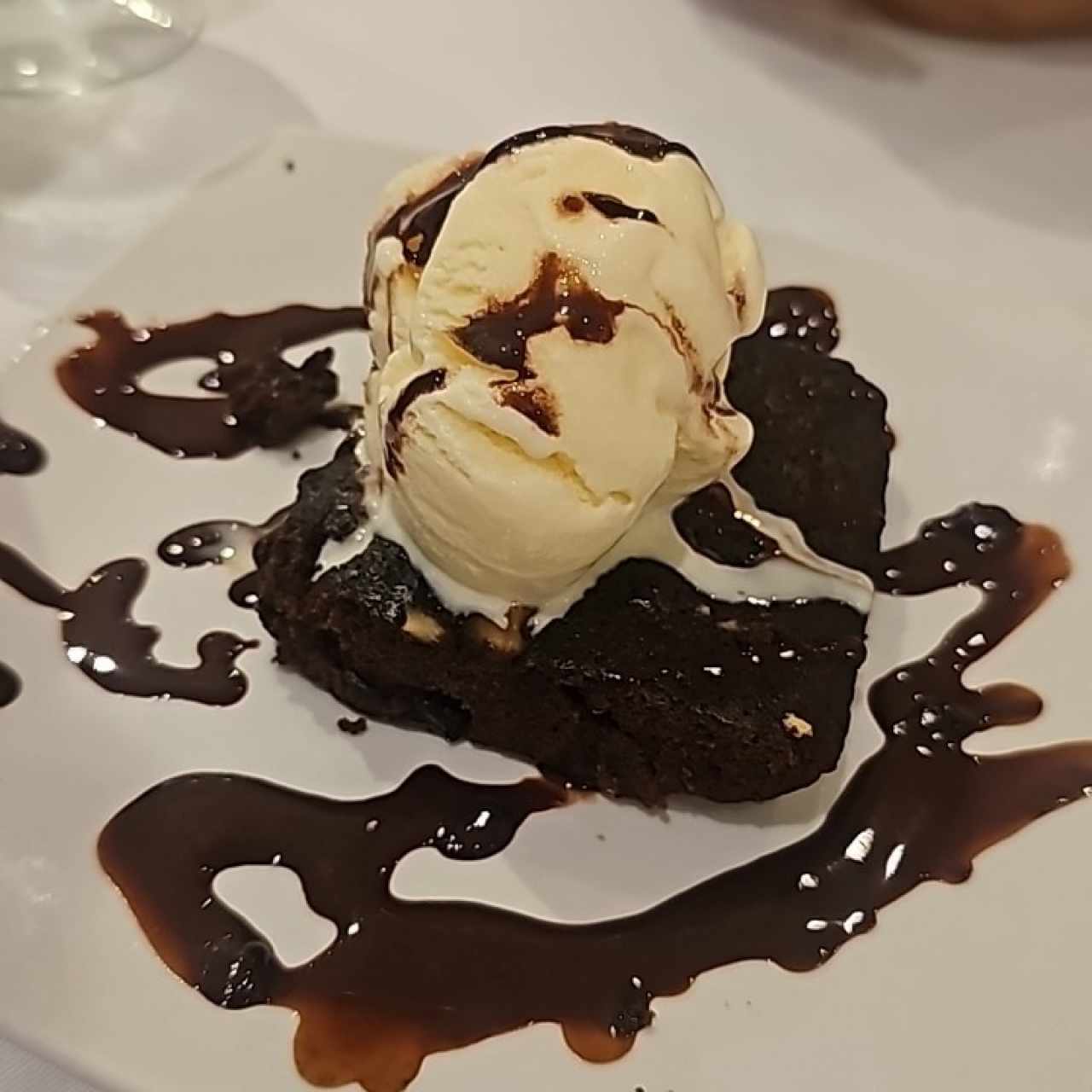 Brownie con Helado de Vainilla