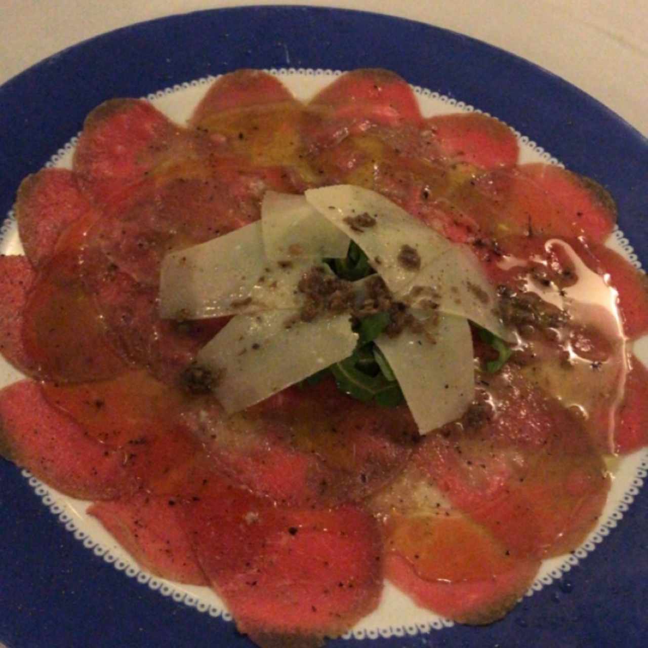 carpaccio di manzo con aceite de trufas