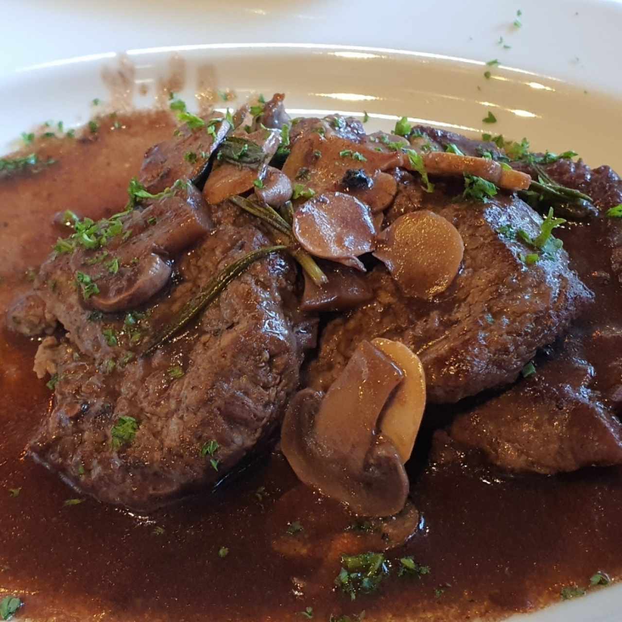 filete con champiñones en salsa de vino tinto