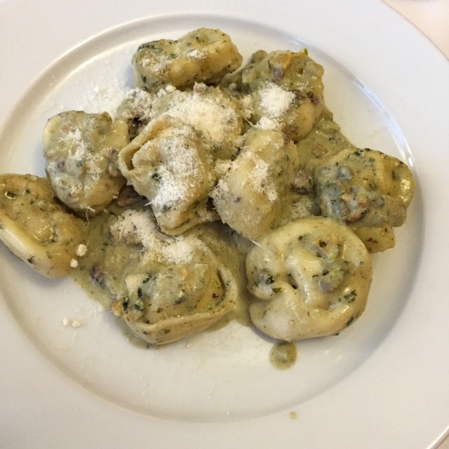 Tortellini rellenos de ternera - pesto