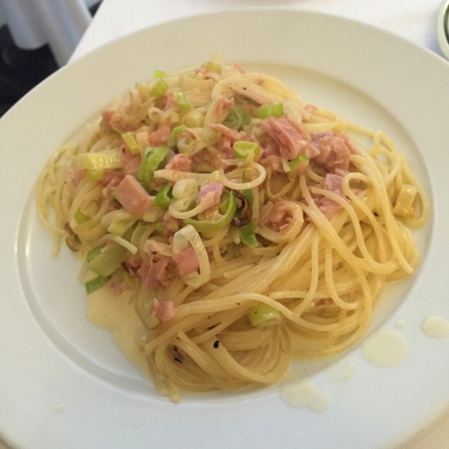 Pasta con berro y prosciutto 