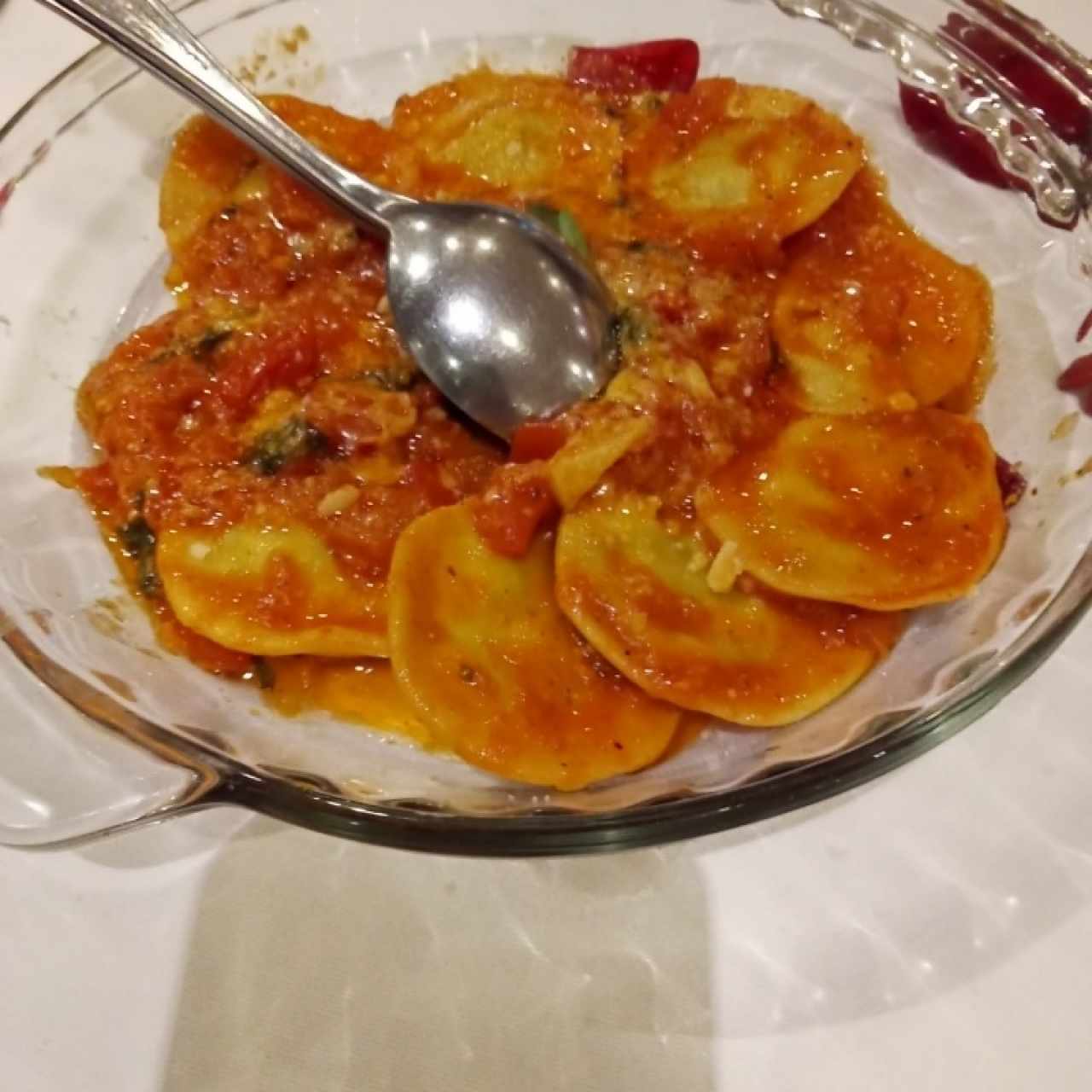Tortelloni de Queso y Espinaca con salsa Pomodoro