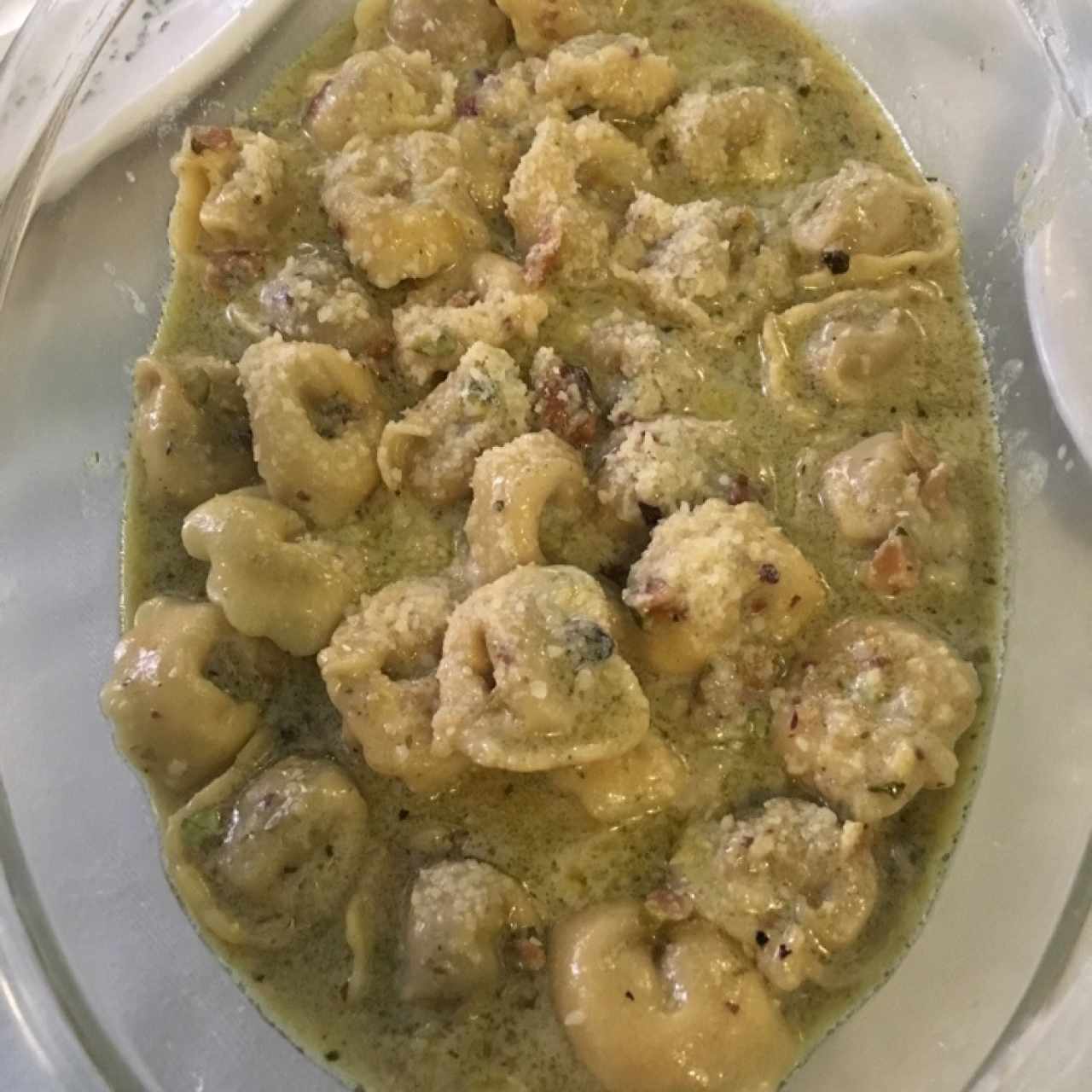 tortellini al vitello, salsa trufa e pistaccio