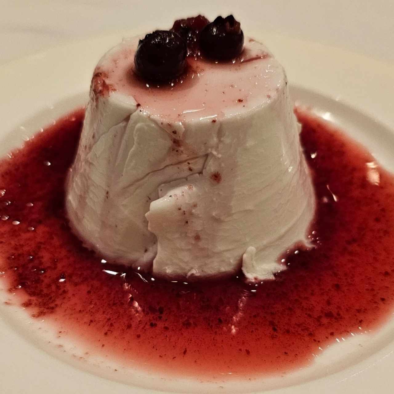 Pannacotta con Frutos Rojos