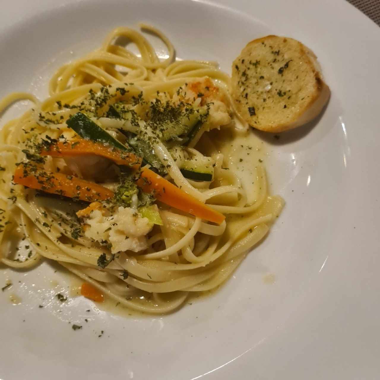 linguini con camarones