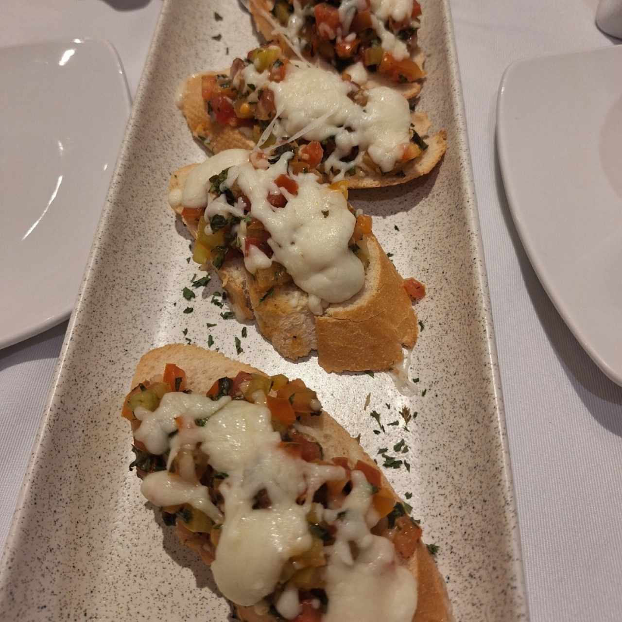 Bruschetta de Tomate y Mozarella