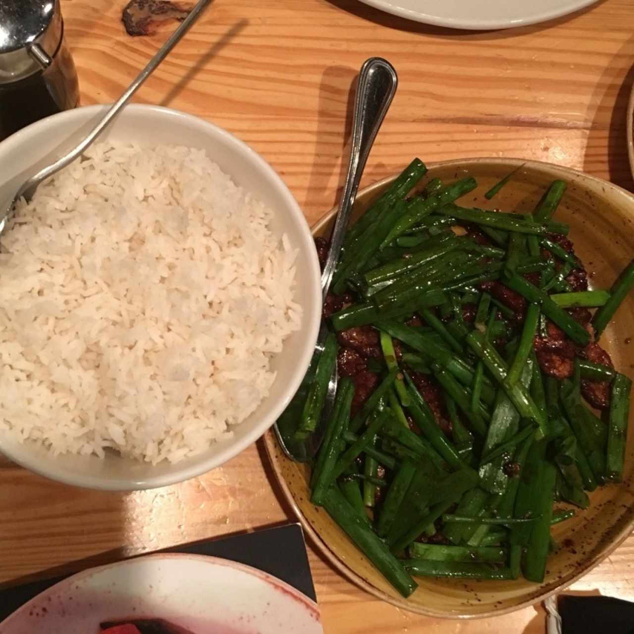 Mongolian beef con arroz blanco