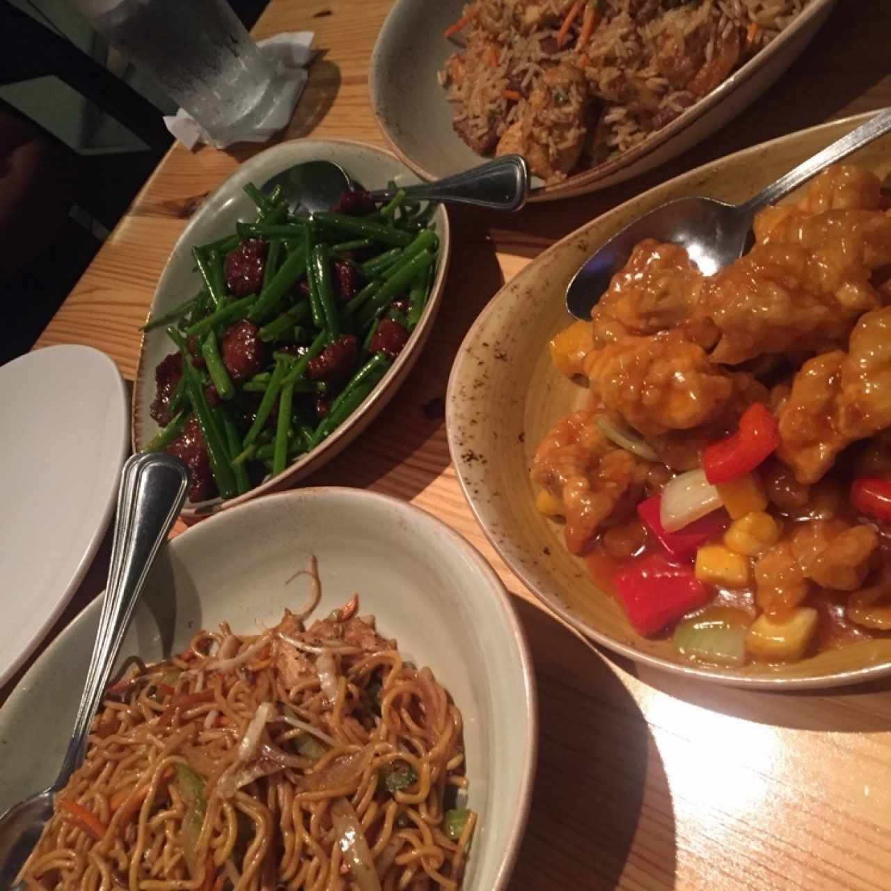 Mongolian Beef, Lo Mein de Pollo, P.F. Chang’s Fried Rice y Sweet and Sour Pork