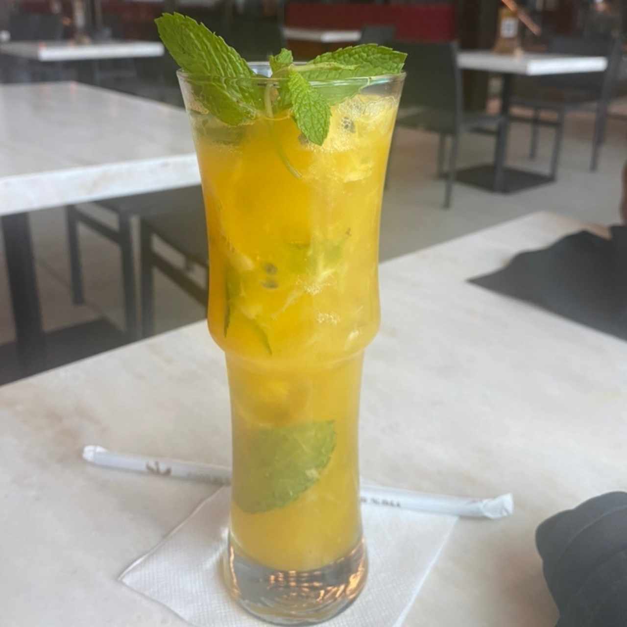 Mocktail Maracuya Limon hierbabuena