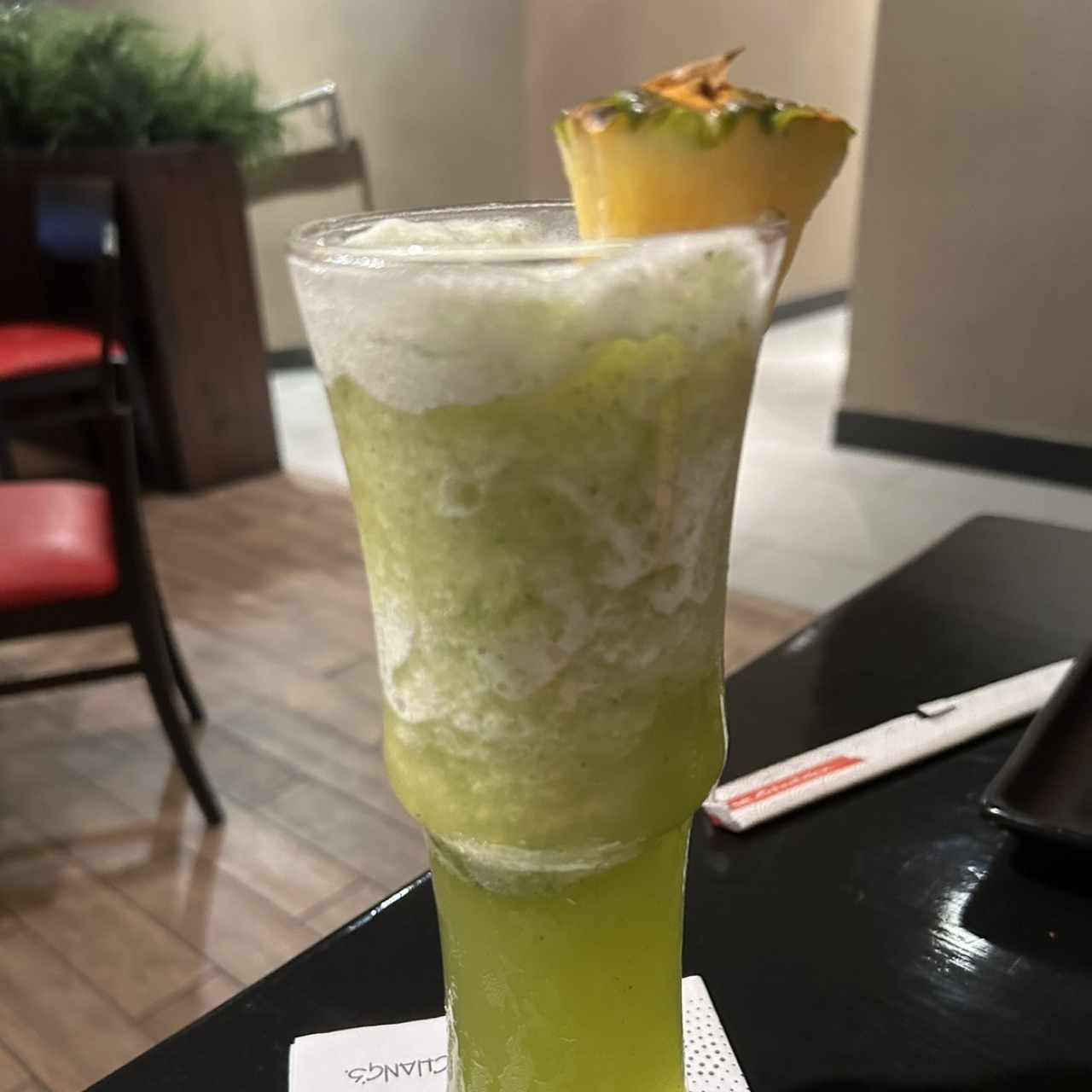 Jugo piña,albahaca y miel