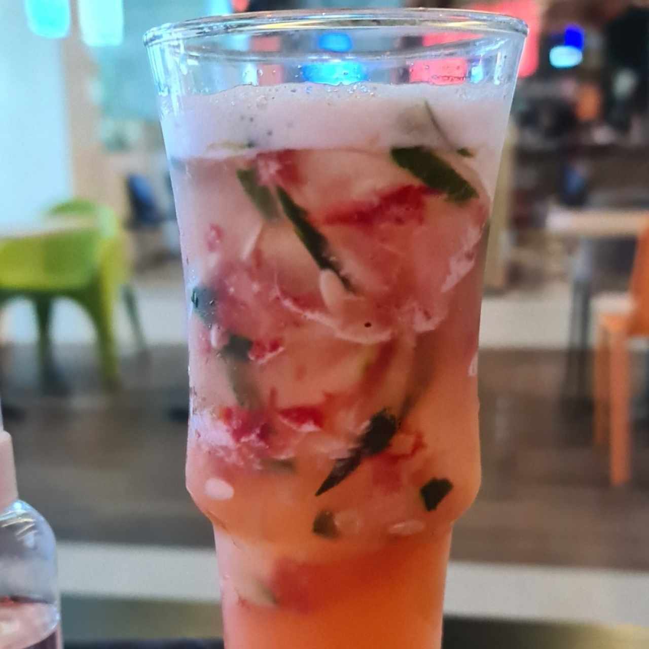 LIMONADA CON FRESA Y PEPINO