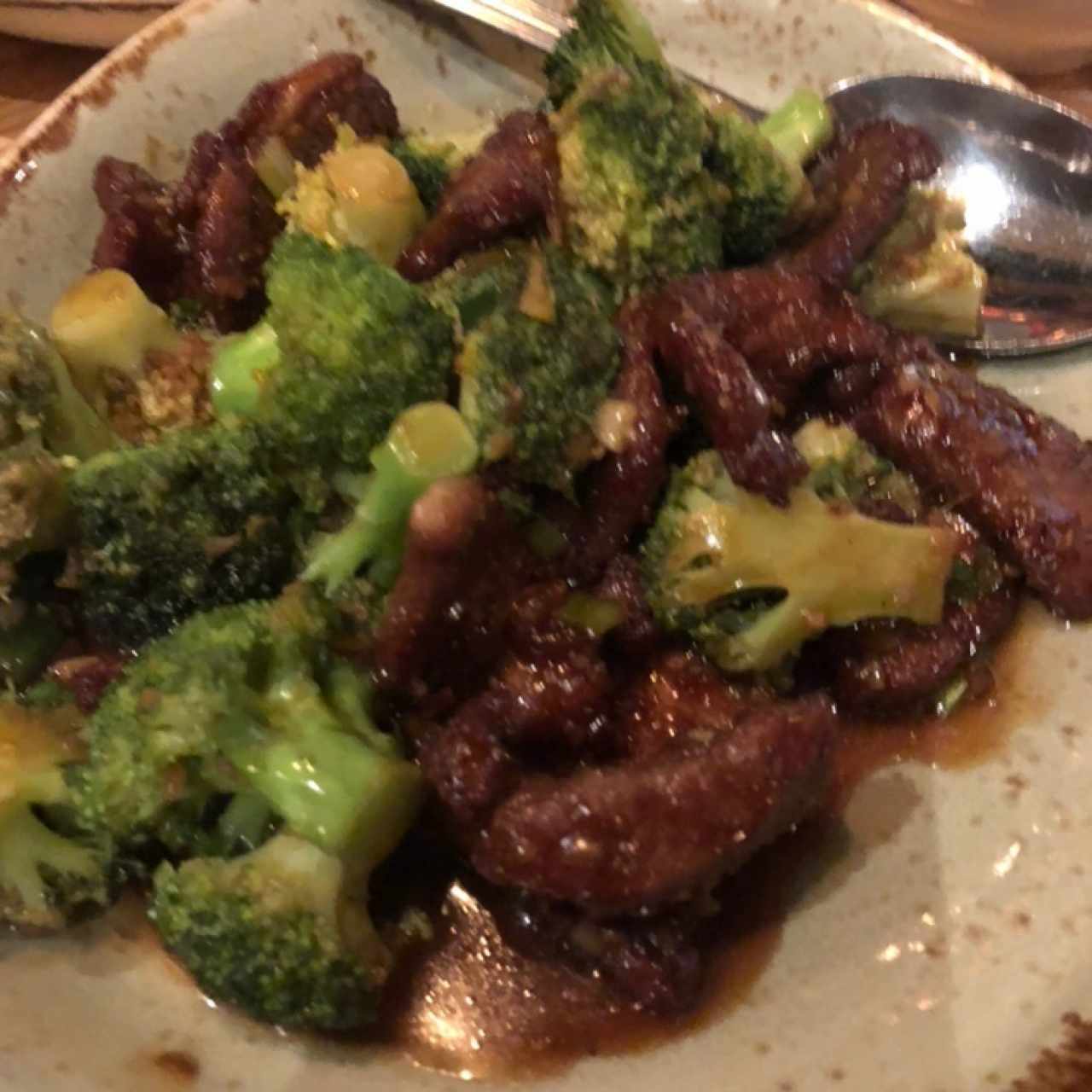 carne con broccoli