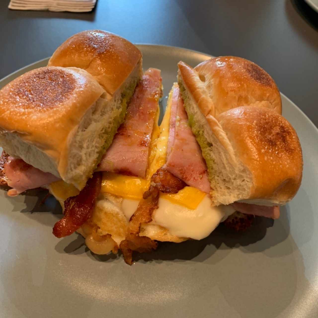 Breakfast Sandwich con Jamón Adicional