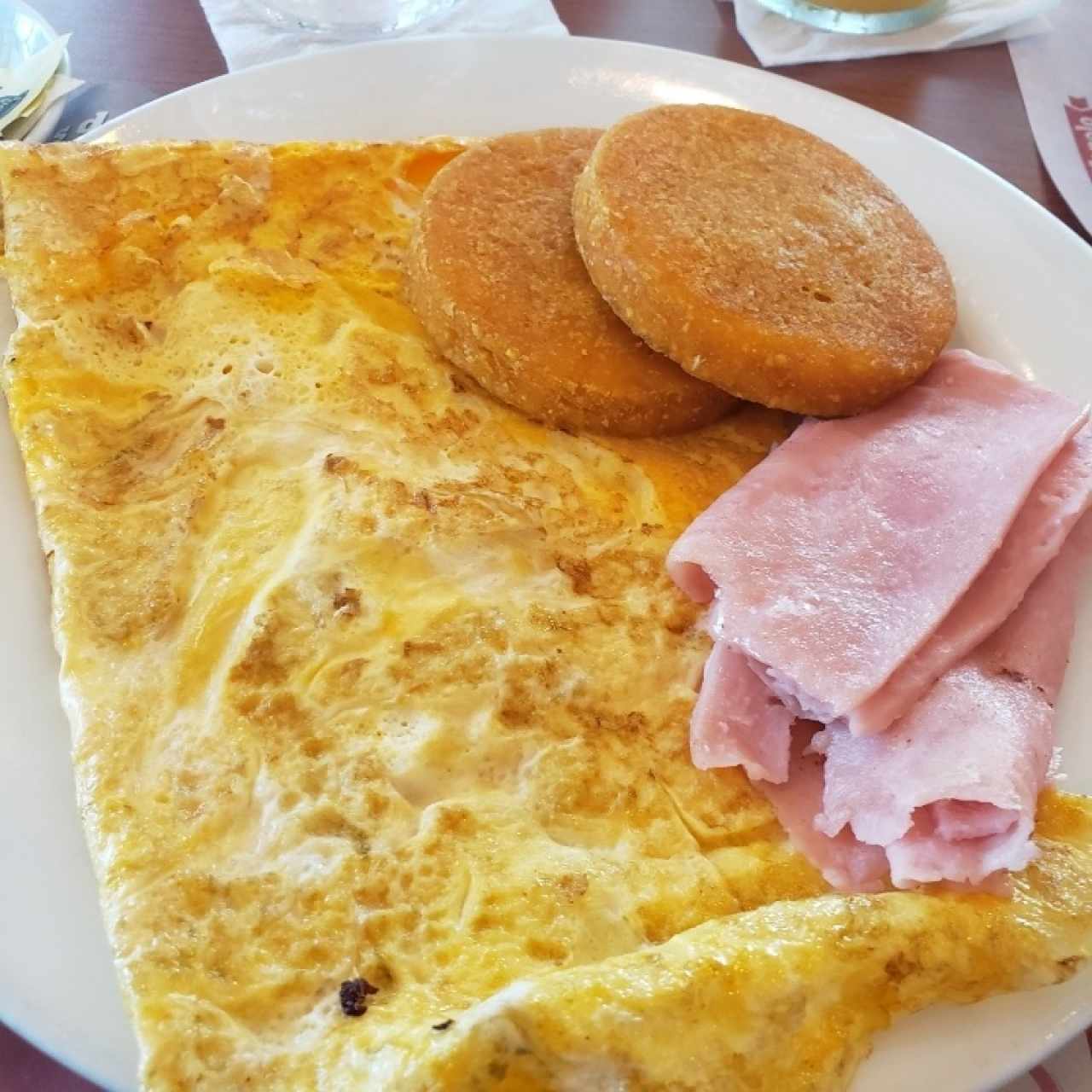 omelet con jamon y tortillas