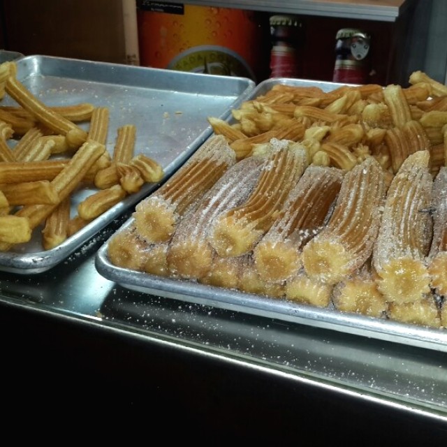 Churros simples y rellenos de manzana