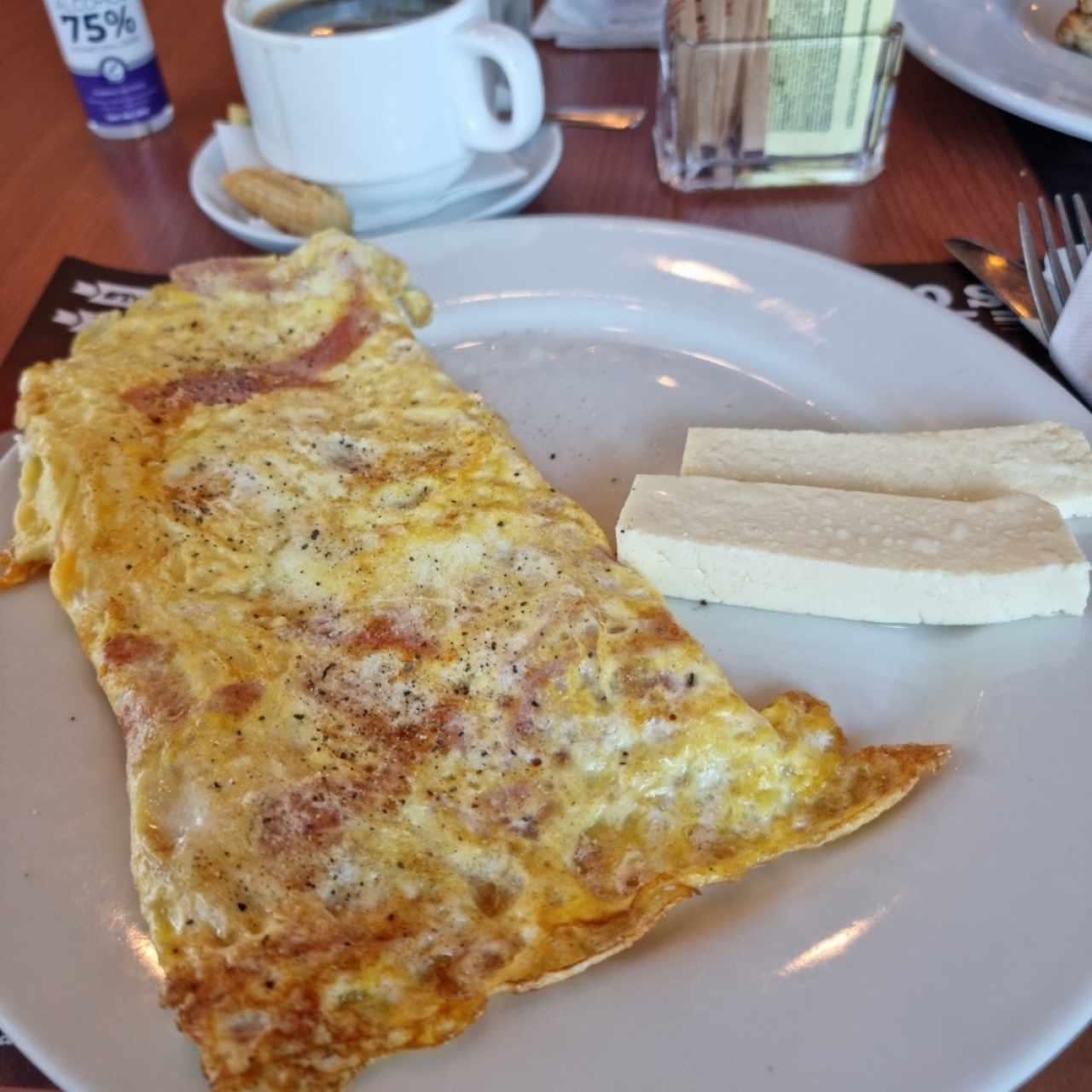 omelette jamón y queso.