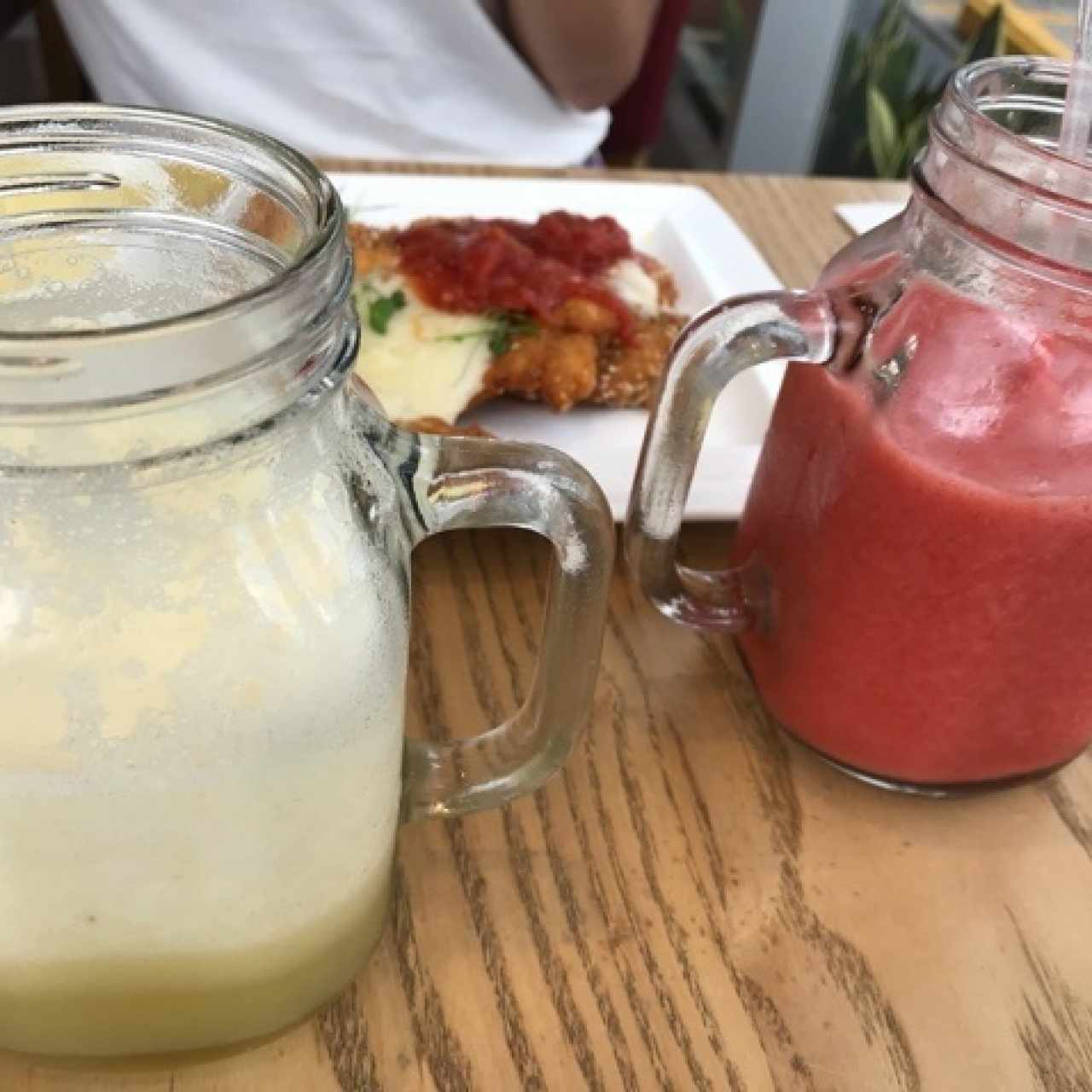 Jugo de piña y de fresa